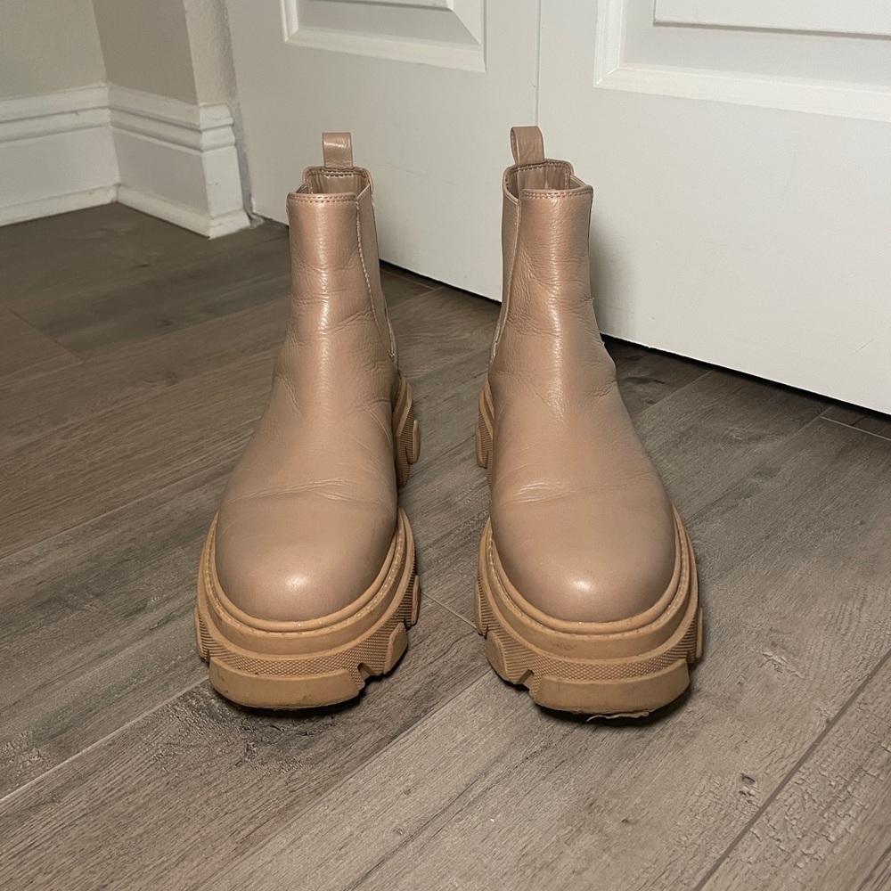 Sam Edelman Daelyn Chelsea Leather Lug Sole Ankle Boots, Beige, 7.5 - Picture 2 of 6